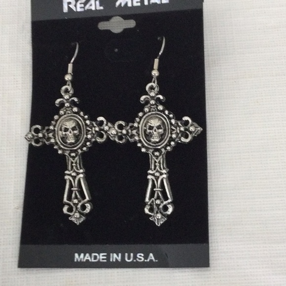 Woman’s Earrings made by Real Metal Great for Halloween - Picture 1 of 4